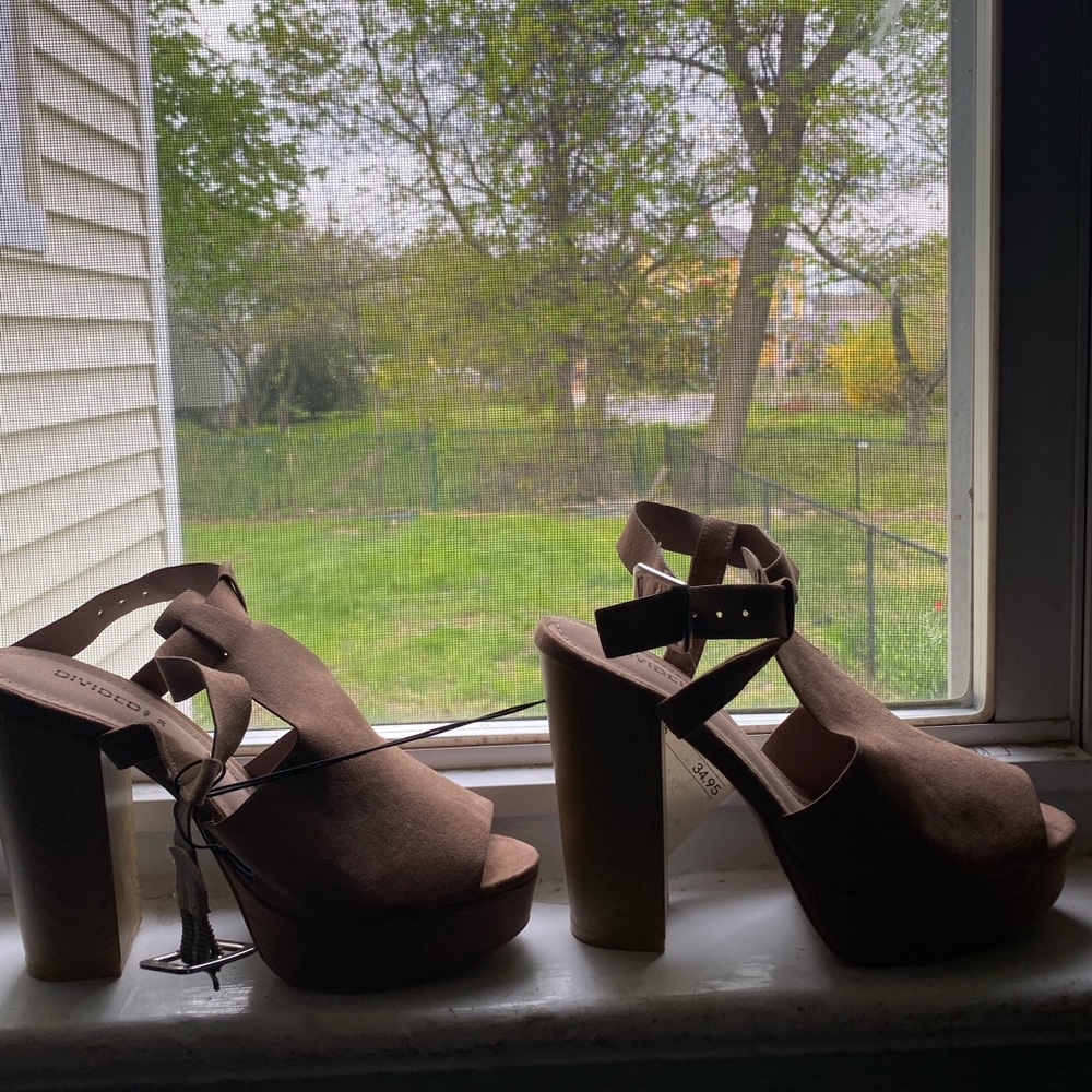 H&M tan summer heals size 7